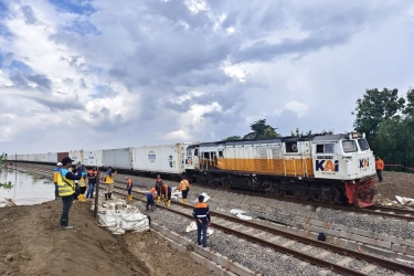 Sempat Terendam Banjir, Jalur Kereta Stasiun Gubug-Karangjati Bisa Dilewati Lagi