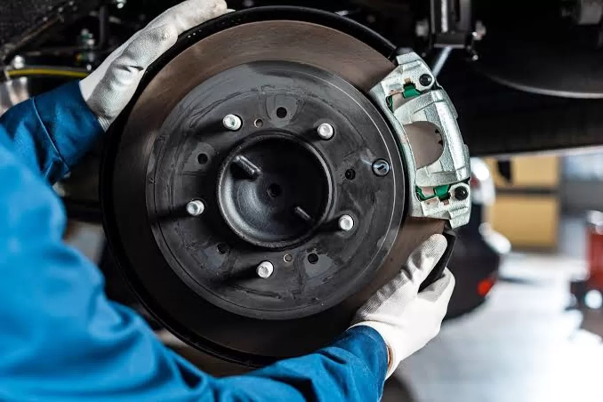 Rem Mobil Kurang Pakem? Ini 3 Penyebab Utamanya yang Sering Diabaikan!