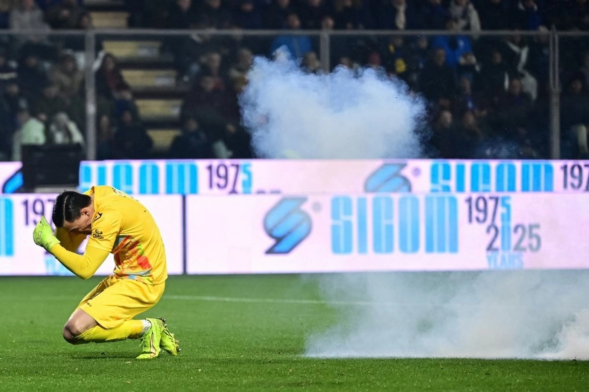 Sanksi Pelaku Pelemparan Petasan ke Emil Audero Dilarang Masuk ke Stadion 4 Tahun