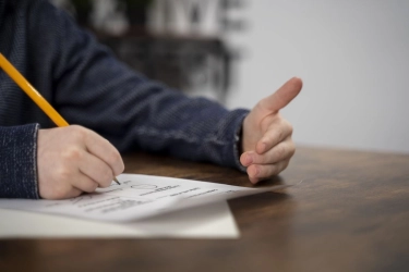 Bisikkan Jawaban ke Murid Saat Ujian, Guru Langsung Disanksi