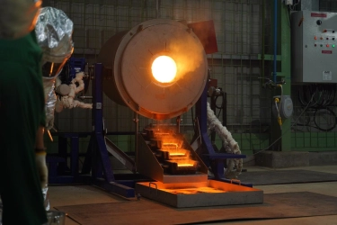 Merdeka Gold (EMAS) Lakukan Penuangan Emas Perdana di Tambang Pani