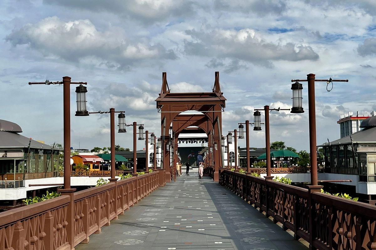 Wisata Gratis ke Batavia PIK, Ada Jembatan Kota Intan yang Instagramable