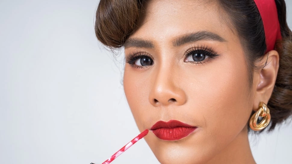 10 Rekomendasi Warna Lipstik untuk Kulit Sawo Matang