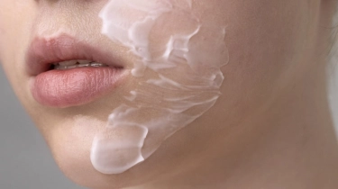 3 Basic Skincare Apa Saja? Ini Kata Dokter Tompi untuk Kulit Lembap Terlindungi