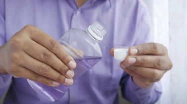 Apakah Pakai Obat Kumur Membatalkan Puasa? Ini 5 Rekomendasinya