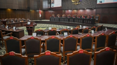 Belum Siap Beri Keterangan, Pemerintah-DPR Minta MK Tunda Sidang Uji Materiil UU Guru dan Dosen