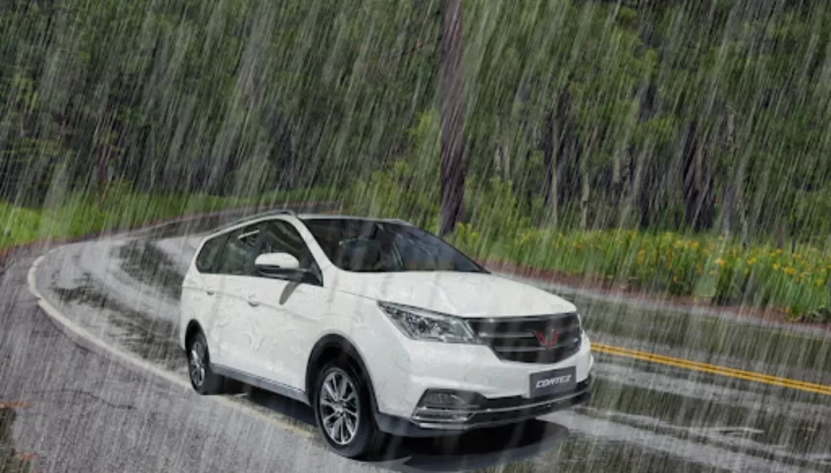 Sering Kehujanan? Ini 5 Dampak Air Hujan yang Diam-Diam Bisa Merusak Cat Mobil