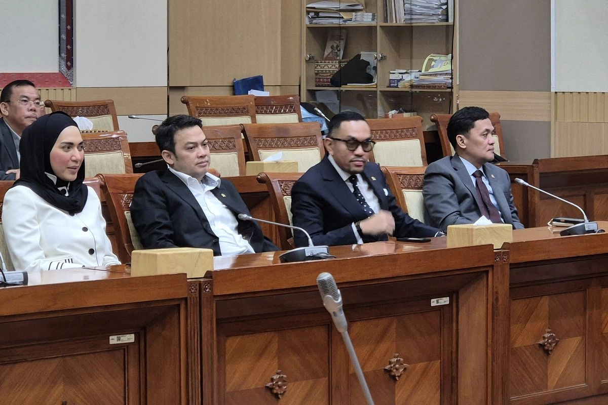 Belum Genap 6 Bulan Disanksi, Mengapa Sahroni Bisa Kembali Jadi Wakil Ketua Komisi III?
