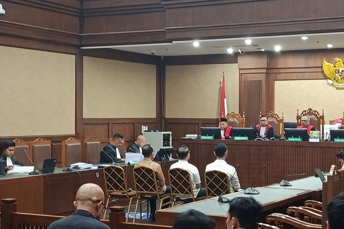 Pleidoi Edward Corne: Tak Pernah Ditanya soal BBM Oplosan saat Sidik, Dicecar Terus soal Riza Chalid