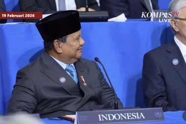 Prabowo Senyum Saat Dipuji, Trump: Lihat Betapa Tangguhnya Dia