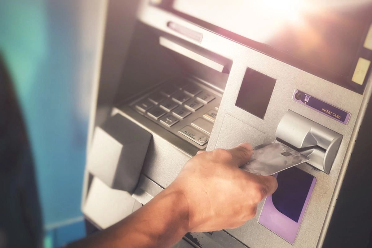 Pria Misterius Pecahkan 12 ATM, tapi Uang Tak Diambil