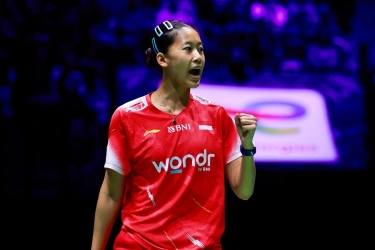 Tunggal Putri Indonesia Minimalis di Tur Eropa, Putri KW Ujung Tombak