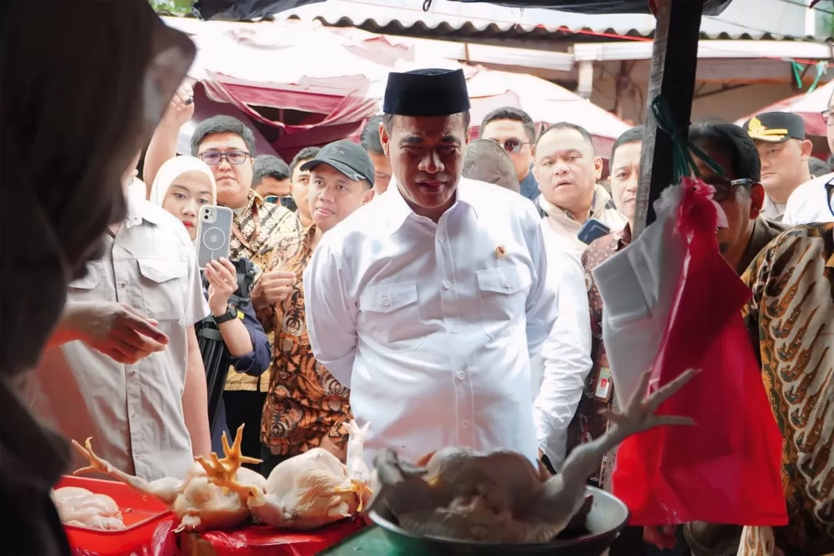 Sidak Pasar Kebayoran Lama, Mentan Ingatkan Pedagang: Jangan Main-main Harga di Bulan Ramadan
