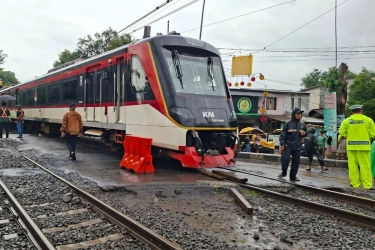 Kereta Bandara Anjlok Usai Tabrak Truk, KAI Refund Tiket 100 Persen dan Siapkan Transportasi Pengganti