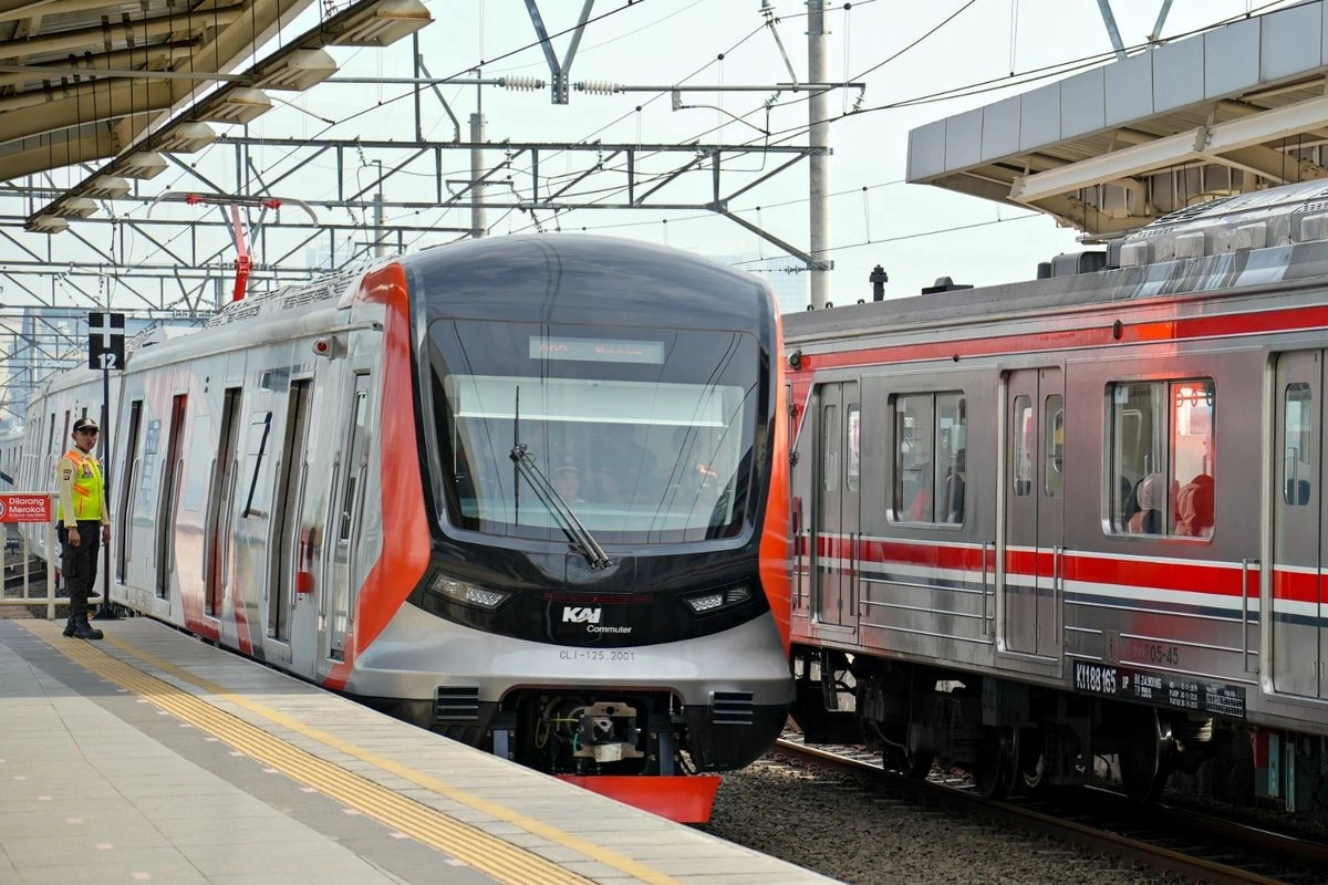 Perjalanan Kereta Bandara dan KRL Tangerang Normal Lagi Pascakecelakaan dengan Truk