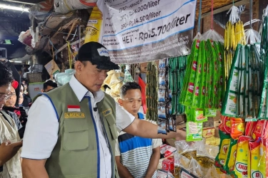 Tinjau Pasar, Bulog Sebut Distributor Sulit Siapkan Cabai Karena Hujan