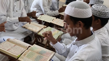 Di Tengah Sunyi, Santri Tuli Ini Menghafal Al Quran dan Bermimpi Jadi Ustaz Dunia