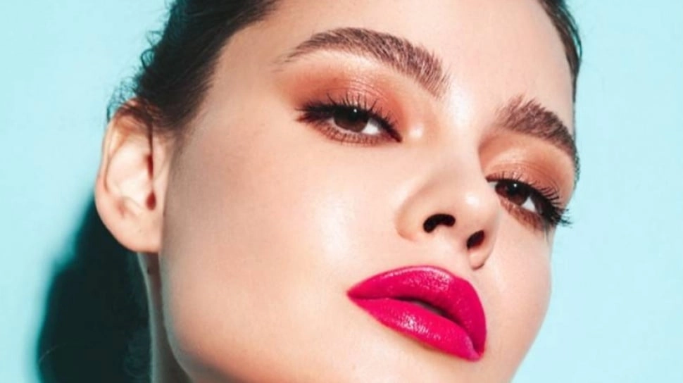 Lipstik Warna Pink untuk Kulit Apa? Ini 5 Rekomendasi Shade yang Cocok
