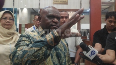 Natalius Pigai: Pihak yang Ingin Tiadakan MBG Adalah Penentang HAM