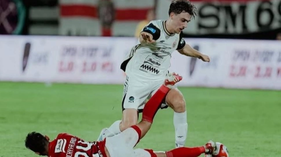 Tak Peduli Nama Besar, Pelatih Persija Minta Zijlstra hingga Pattynama Kerja Keras Rebut Starting XI