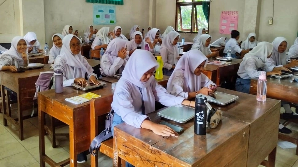 DPR Sebut MBG Harus Berjalan Beriringan dengan Peningkatan Mutu Pendidikan dan Kesejahteran Guru