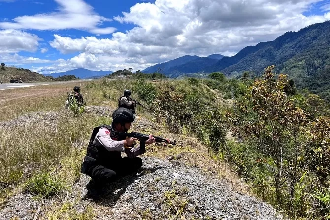 Usai Diserang KKB, Karyawan PT Kristalin dan 26 WN Tiongkok Dievakuasi dari Lokasi Penambangan