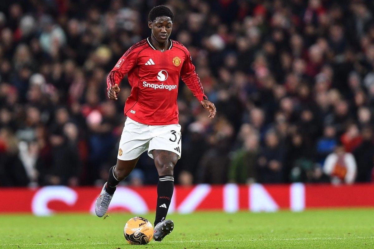 Cara Carrick Kembalikan Peran Kobbie Mainoo di Man United