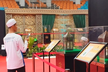 Ngabuburit Sambil Lihat Sorban hingga Sandal Rasulullah di Pakansari Bogor