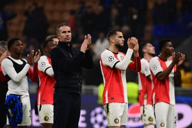 Punya 5 Pemain Muslim, Van Persie Sesuaikan Jadwal Feyenoord di Bulan Ramadhan