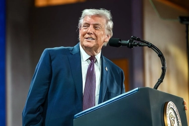 Strategi Baru Trump: Tarif 15 Persen untuk Impor Global