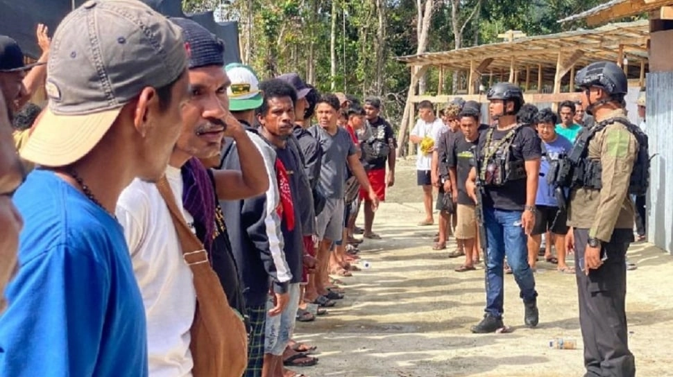 Evakuasi Mencekam 26 Warga China di Tambang Emas Nabire Pasca Serangan KKB Aibon Kogoya