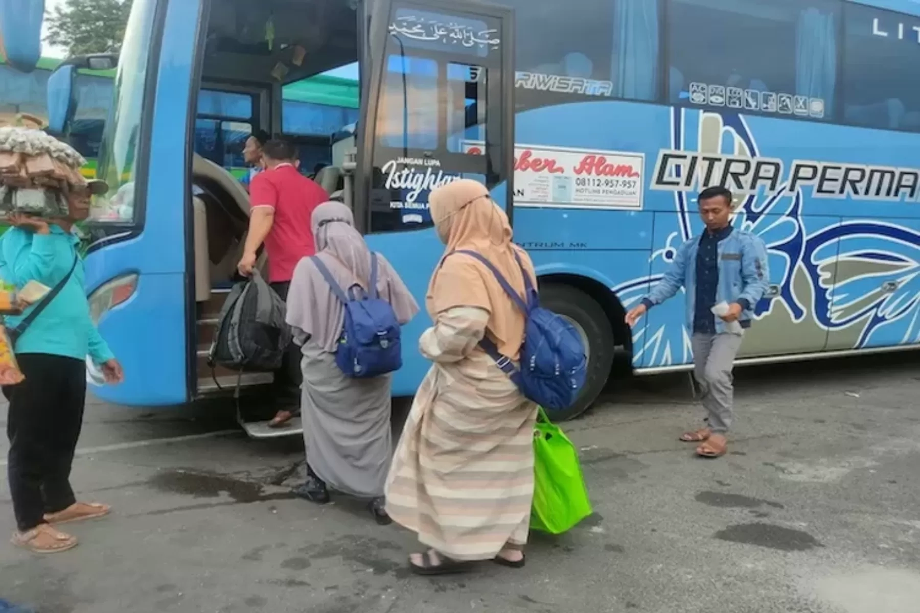 9 Tips Bisa Membantu Badan Tetap Fit Selama Perjalanan Jauh Naik Bus Malam