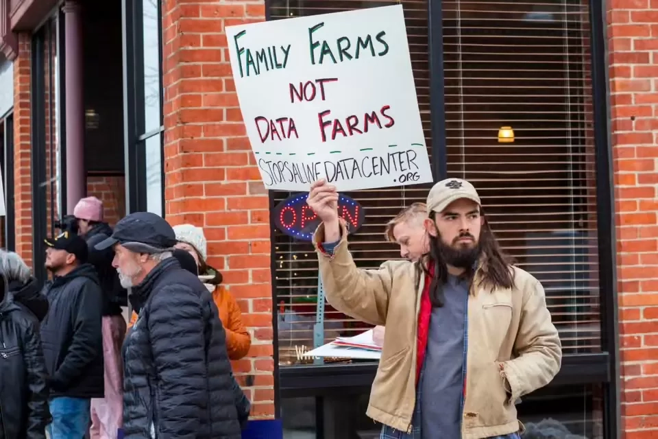 Petani Amerika Tolak Tawaran Ratusan Miliar Rupiah untuk Pusat Data AI: Gelombang Investasi Big Tech Tertahan Identitas Agraria