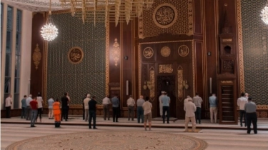 Apakah Jam 19.00 Masih Bisa Sholat Maghrib? Ini Batas Waktu yang Shahih