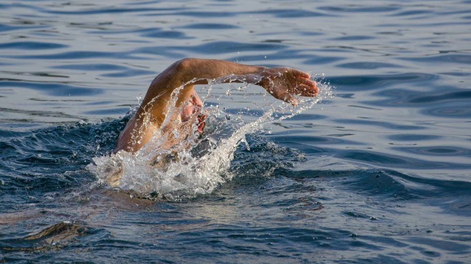 Bolehkah Berenang saat Puasa? Begini Penjelasan Hukumnya Menurut Ustaz