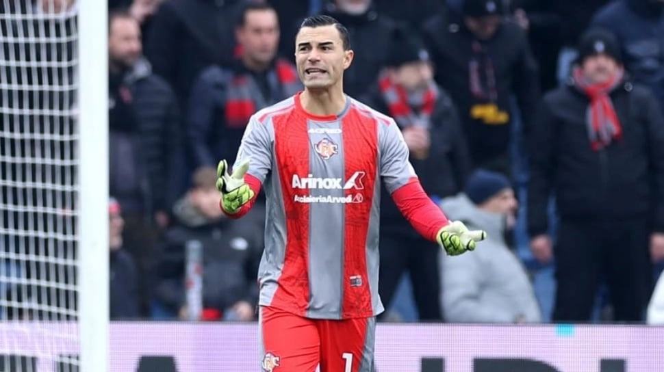 Emil Audero Jatuh Bangun Bendung Roma Sebelum Gawang Cremonese Akhirnya Jebol 3 Kali di Olimpico