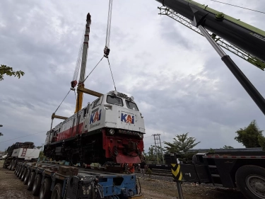 Kebut Angkutan Lebaran 2026, KAI Logistik Kirim 12 Lokomotif dari Sumatera ke Jawa