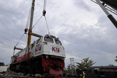 Persiapan Angkutan Lebaran, KAI Logistik Kirim 12 Lokomotif ke Pulau Jawa