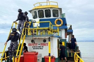 TNI AL Sikat Sindikat BBM Ilegal di Makassar, 2 Kapal Tanker dan 7 Mobil Tangki Diamankan