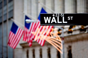 Wall Street Ditutup Melemah, Tarif Trump dan Ancaman AI Picu Kepanikan