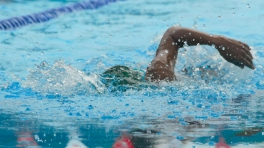 Apakah Boleh Berenang saat Puasa? Ini Penjelasannya