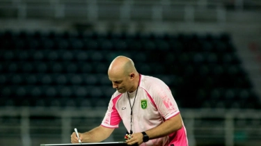Bernardo Tavares Fokus Benahi Bola Mati Jelang Persebaya Hadapi PSM Makassar