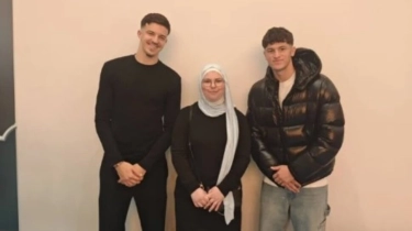 Jalani Salat Tarawih di Austria, Rekan Jay Idzes Dapat Doa Spesial dari Umat Muslim