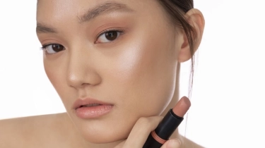 Lipstik Warna Peach Cocok untuk Kulit Apa? Ini 4 Rekomendasinya