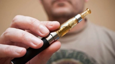 Remaja di Bawah 21 Tahun Dilarang Beli Rokok Elektronik!