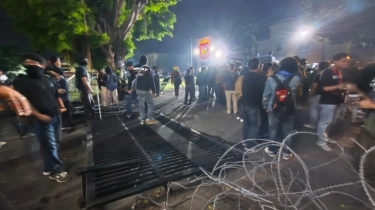 Suasana Mencekam di Depan Polda DIY, Massa Berhamburan Usai Terdengar Ledakan