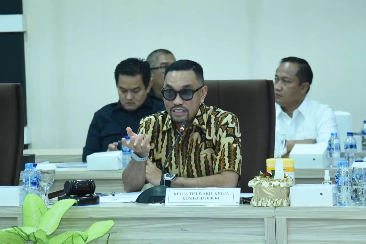 Dukung Kejagung Hentikan Kasus Guru Rangkap Jabatan di Probolinggo, Sahroni: Tidak Perlu Diproses Hukum