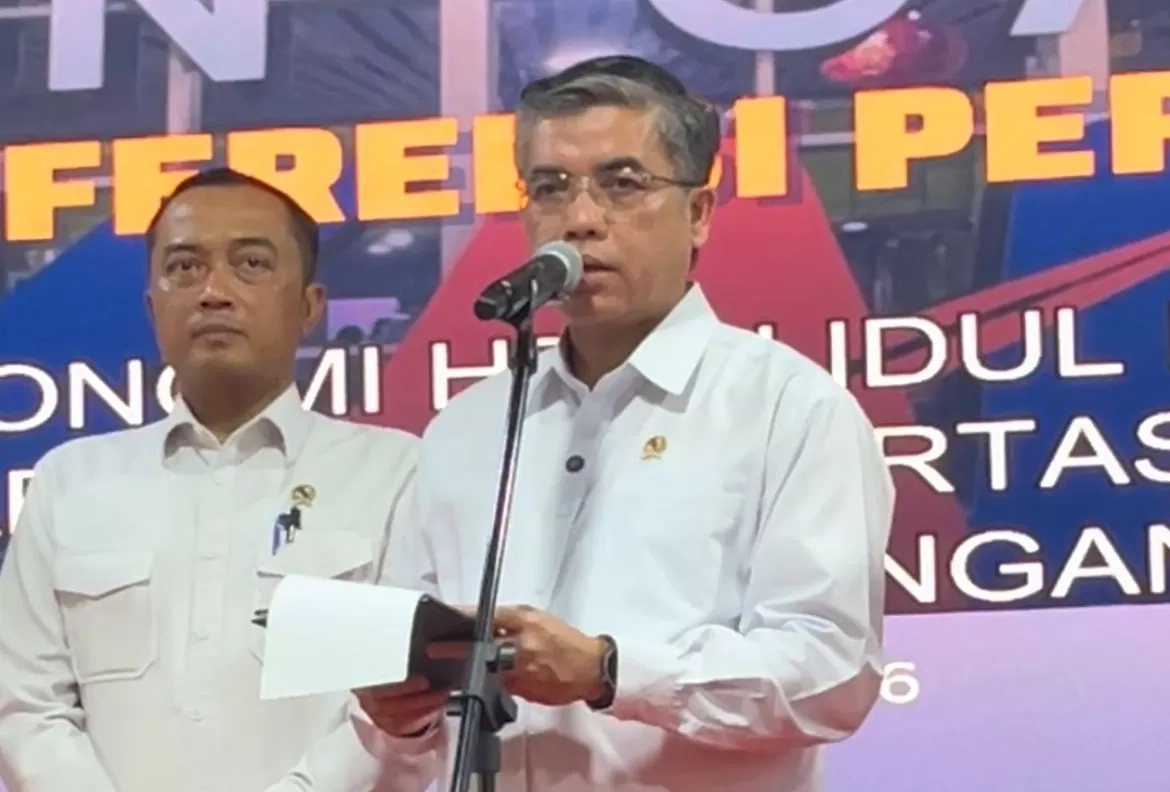 Menaker Yassierli Isyaratkan Bonus untuk Driver Ojol Diumumkan Bersamaan SE THR