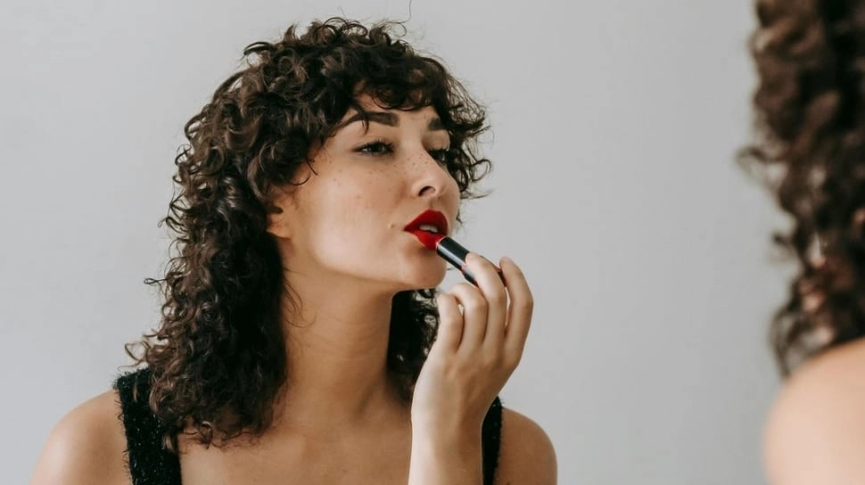 Apa Warna Lipstik yang Bikin Wajah Cerah? Ini 5 Rekomendasi yang Layak Dicoba