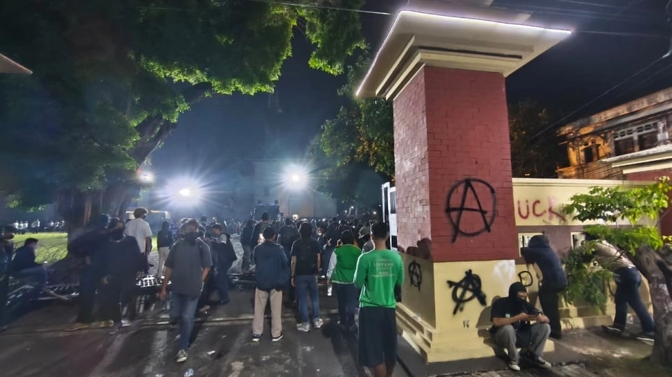 Polda DIY Bantah Gunakan Gas Air Mata Saat Bubarkan Massa, Sebut Suara Ledakan dari...
